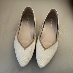 RELISTED NWOB Vivaia Vienna Cream and ivory flats 36